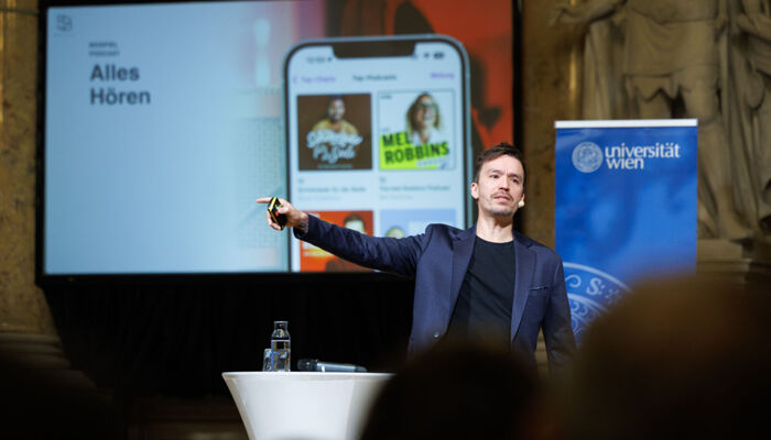 Bob Blume ist Gymnasiallehrer, Bildungsinfluencer und Bestsellerautor . Setzt sich für Chancengleichheit ein.